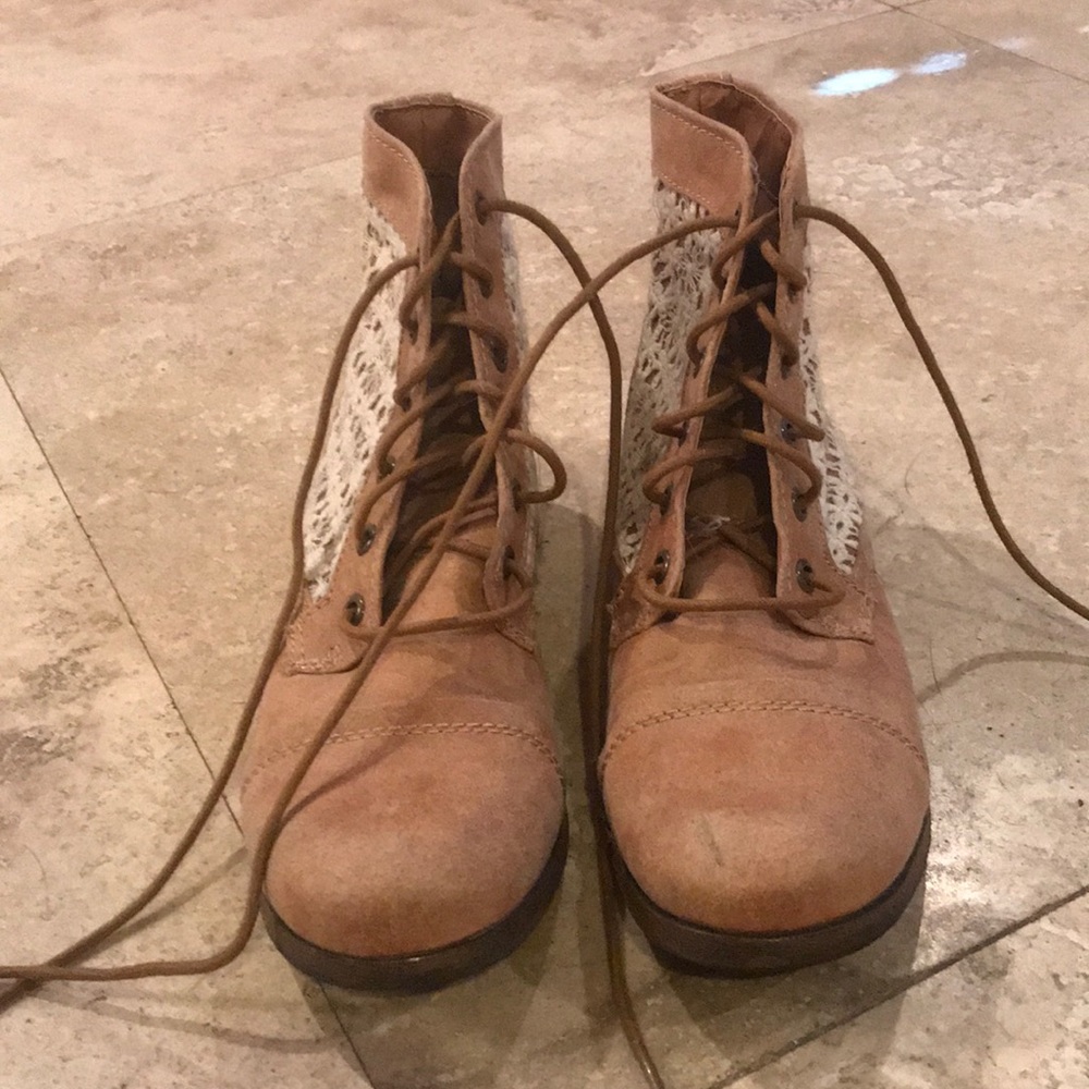 Booties 🥾 - Picture 2 of 5
